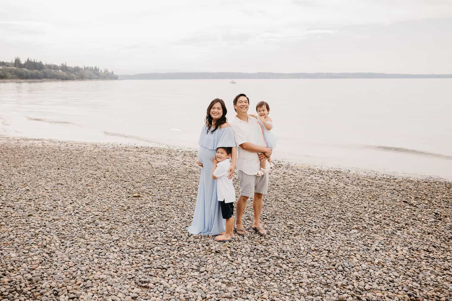 Everett Maternity Photographer. Kastle H Photography LLC. Duong Family. Howarth Park, Everett, WA