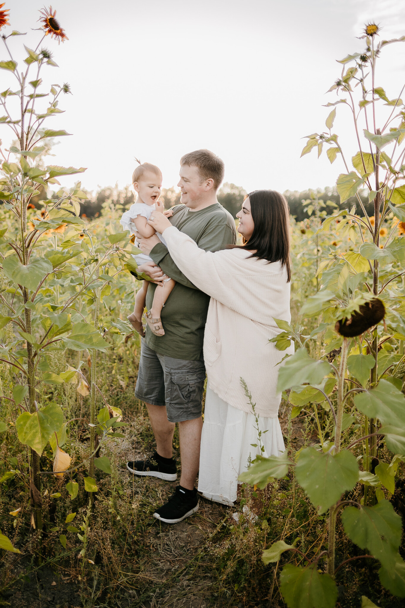 Arlington Family Photographer. Kastle H Photography LLC. Hanson Family. Ninety Farms Sunflower Photoshoot Arlington, WA