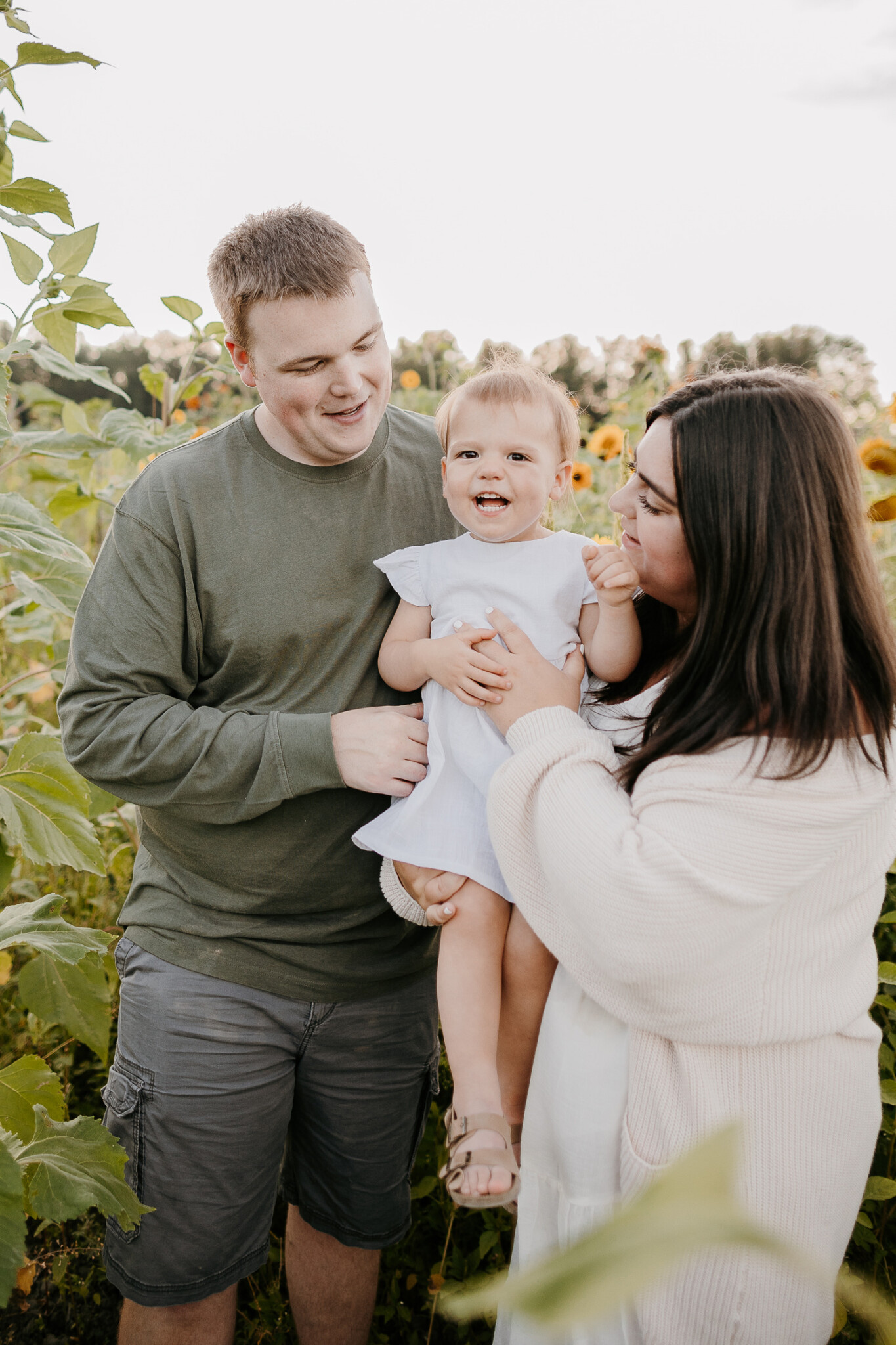 Arlington Family Photographer. Kastle H Photography LLC. Hanson Family. Ninety Farms Sunflower Photoshoot Arlington, WA