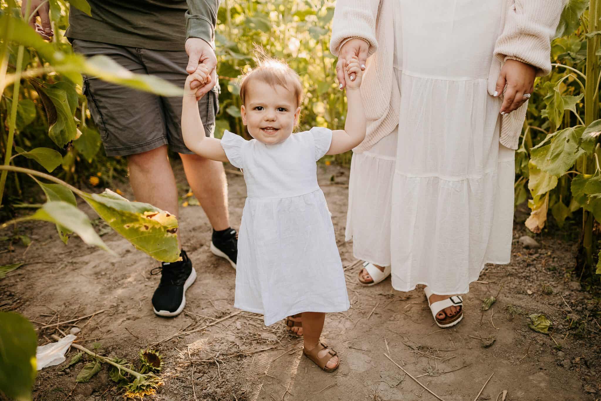 Arlington Family Photographer. Kastle H Photography LLC. Hanson Family. Ninety Farms Sunflower Photoshoot Arlington, WA