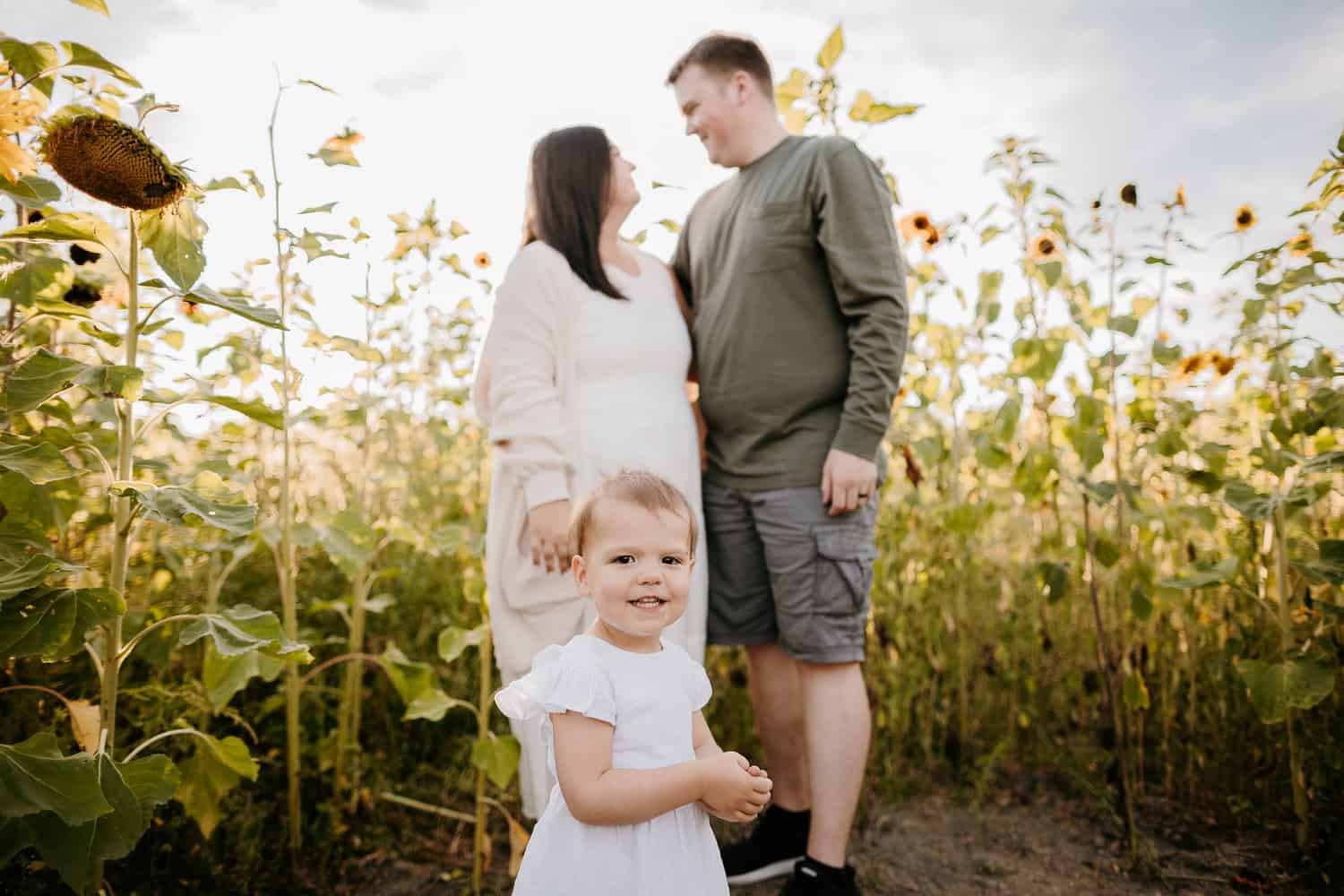 Arlington Family Photographer. Kastle H Photography LLC. Hanson Family. Ninety Farms Sunflower Photoshoot Arlington, WA