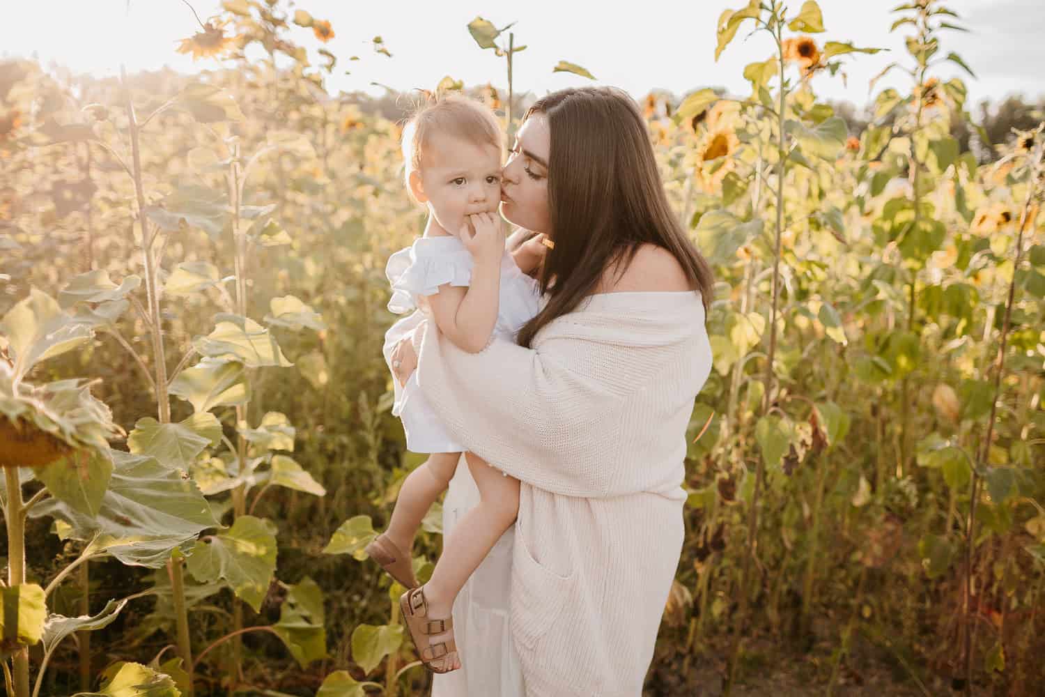 Arlington Family Photographer. Kastle H Photography LLC. Hanson Family. Ninety Farms Sunflower Photoshoot Arlington, WA