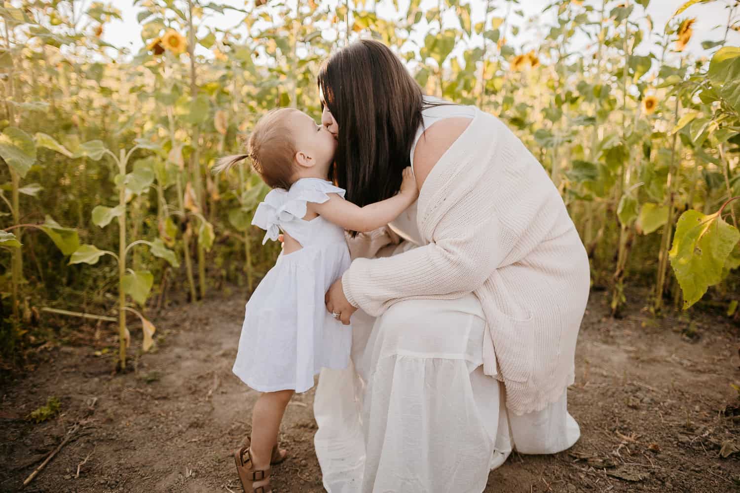 Seattle Maternity Photographer. Kastle H Photography LLC. Jennifer and Dan. Nakashima Heritage Barn Trailhead Arlington, WA