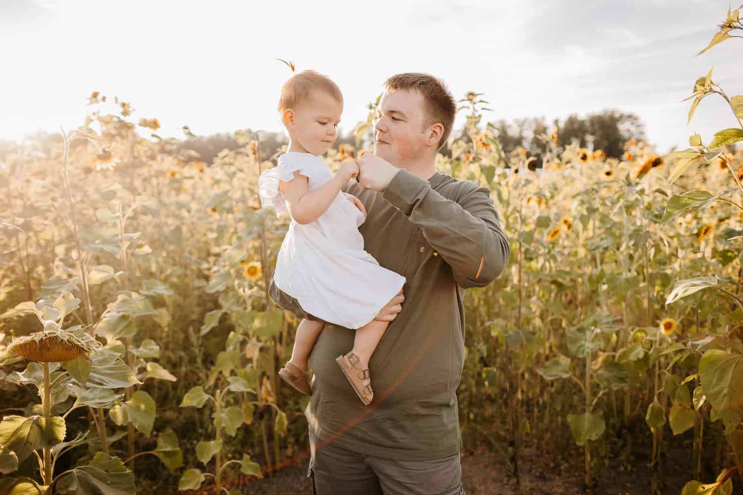 Arlington Family Photographer. Kastle H Photography LLC. Hanson Family. Ninety Farms Sunflower Photoshoot Arlington, WA